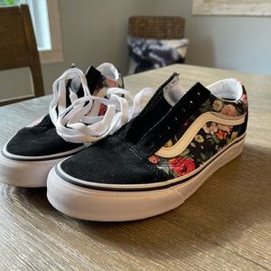 Van’s floral women’s shoe size 7 black EUC